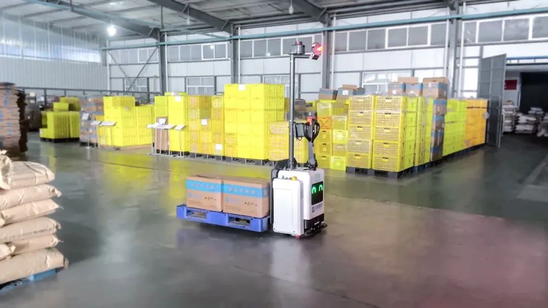 amr forklift.jpg undefined