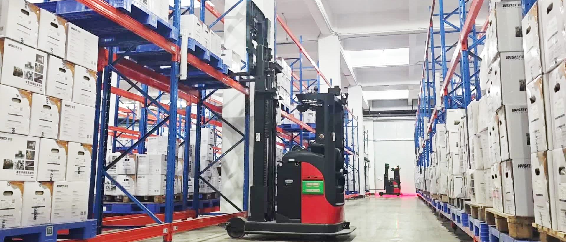 Multiway Robotics는 유명한 도료 제조 기업과 협력하여 무인 지게차 AGV 솔루션을 도입하고, 스마트 물류의 새로운 장을 열고 있습니다.